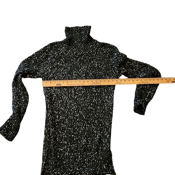 Zara long knit sweater. - Picture 15 of 15